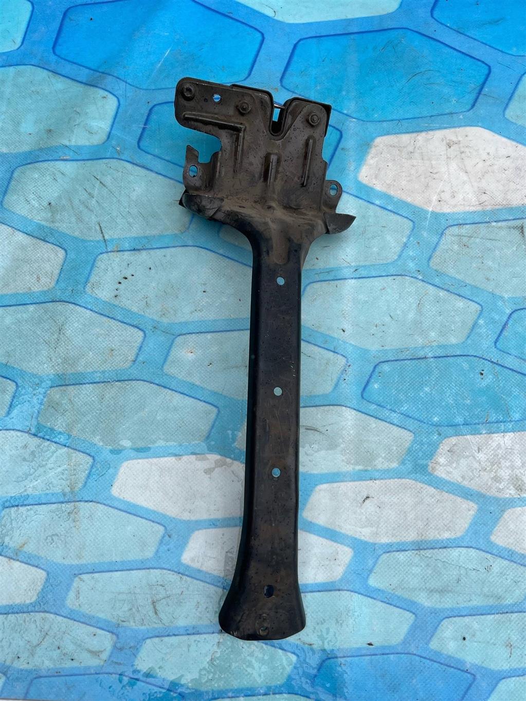 VW Touareg 1 (2002-2007) для Замок капота 