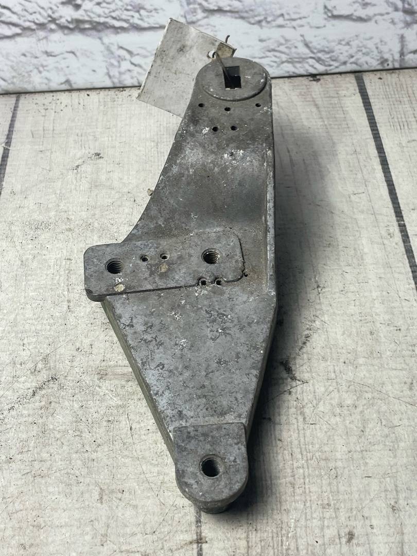 Audi A8 / D2 / 4D (1994-1998) для Кронштейн двигателя