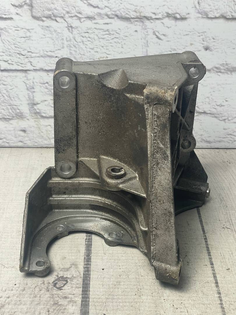 Audi A8 / D4 / 4E (2003-2010) для Кронштейн компрессора кондиционера