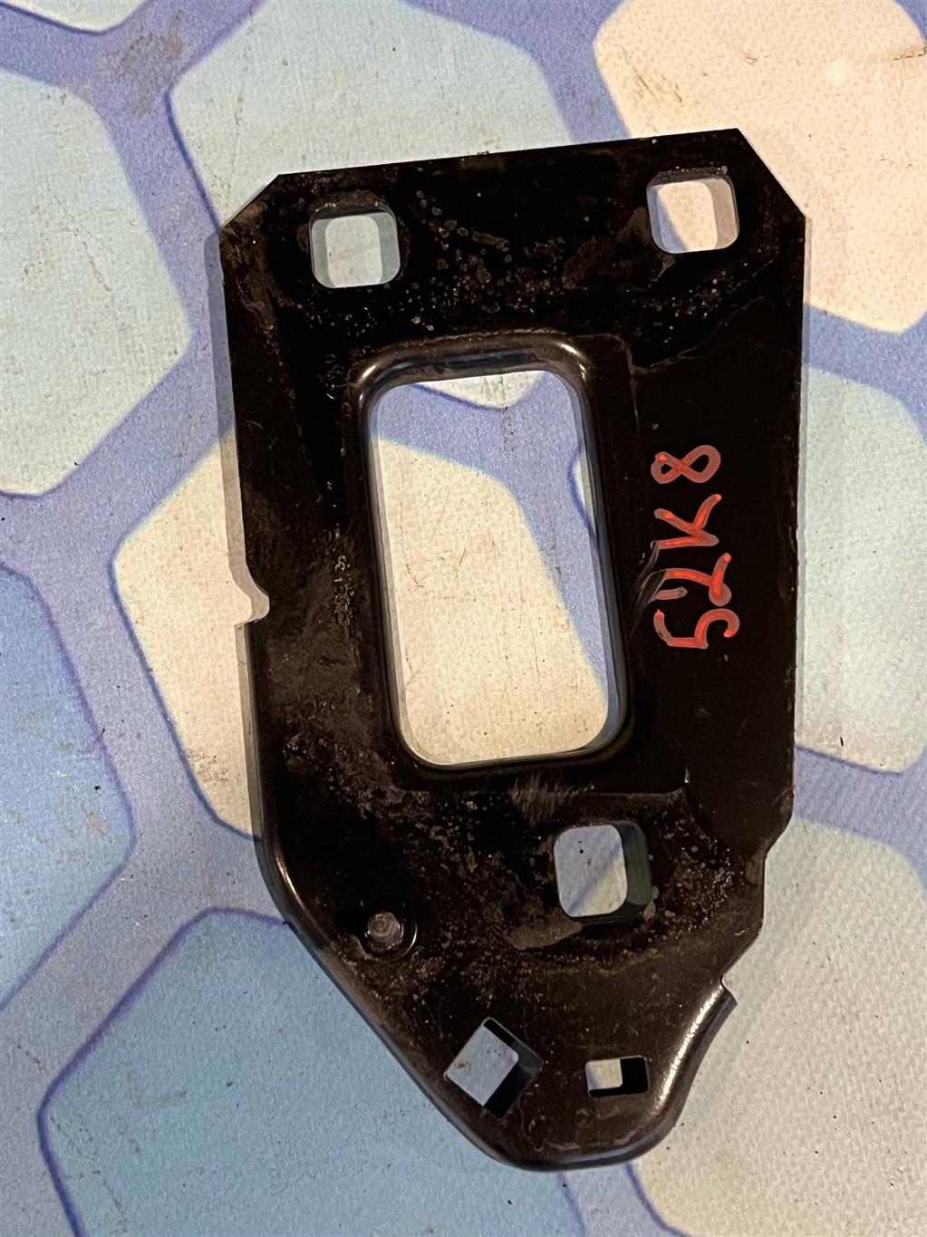 Audi A4 / B8 (2007-2015) для Кронштейн усилителя бампера правый