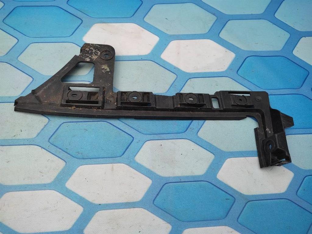 VW Passat B6 (2005-2010) для Направляющая бампера задняя левая