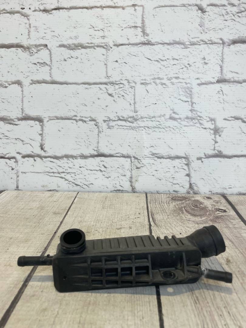 VW Golf V (2003-2009) для Трубка картерных газов