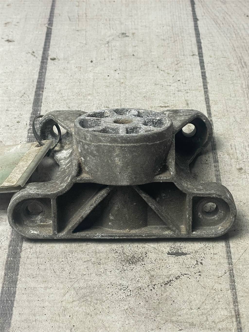 Audi A4 / B7 (2005-2007) для Кронштейн кпп