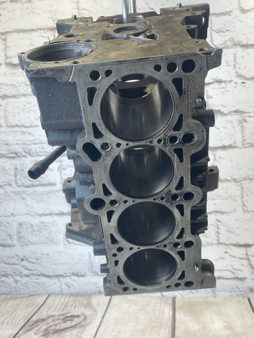 Audi A4 / B6 (2000-2004) для Блок цилиндров двигателя пустой