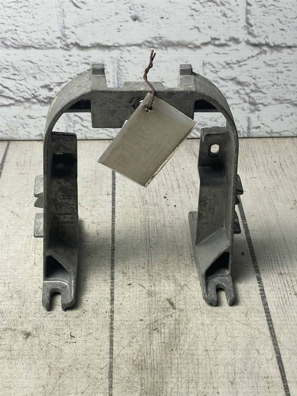 Audi A6 / C6 4F / Allroad quattro (2006-2012) для Кронштейн крепления подлокотника