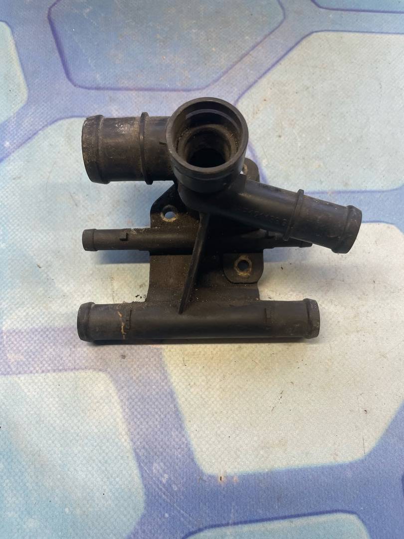 VW Passat B6 (2005-2010) для Фланец охлаждающей жидкости