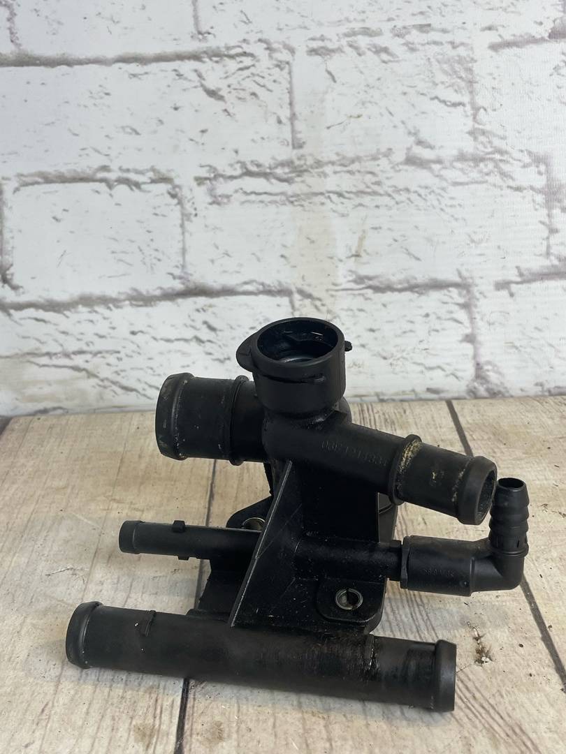 VW Passat B6 (2005-2010) для Фланец охлаждающей жидкости