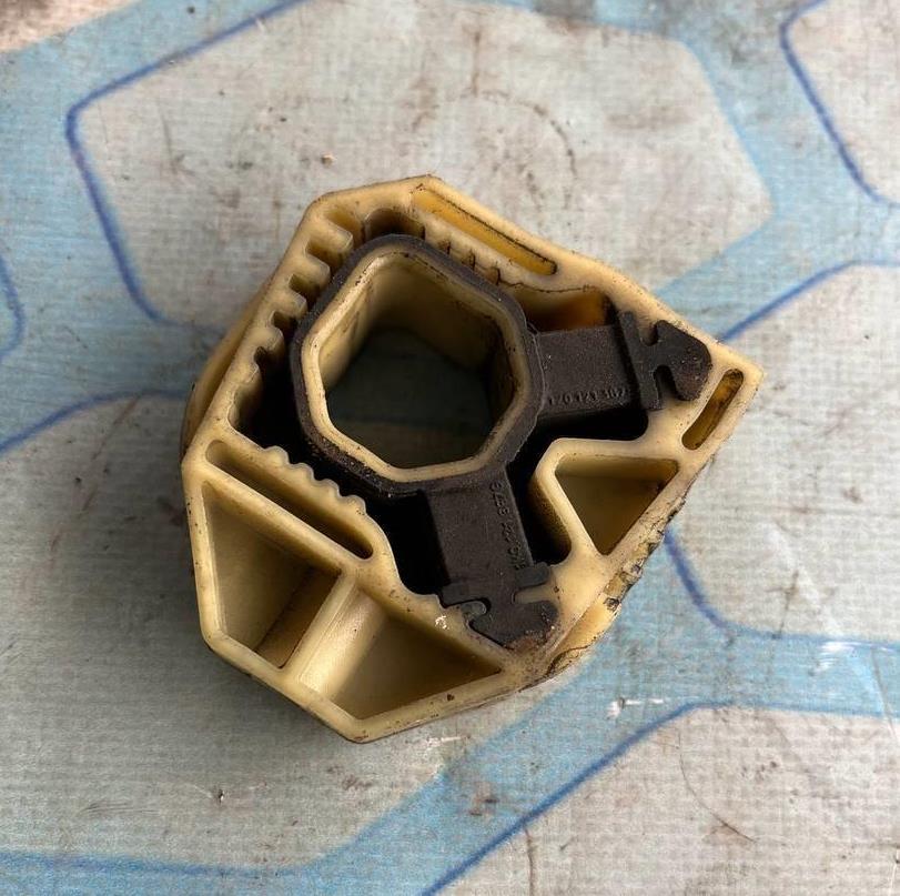 Audi A1 (2010-) для Кронштейн крепления радиатора