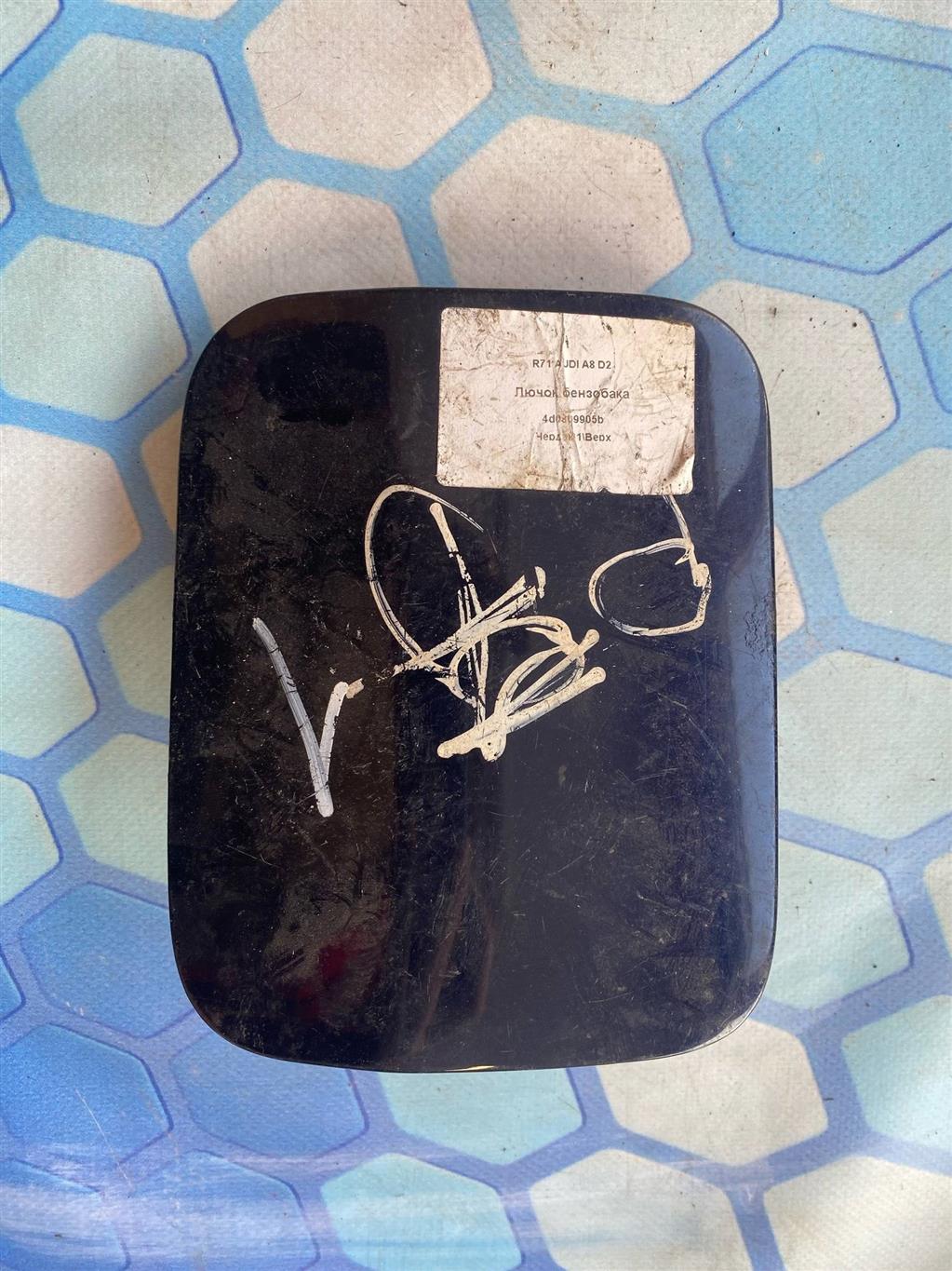 Audi A8 / D2 / 4D (1994-1998) для Крышка лючка бензобака