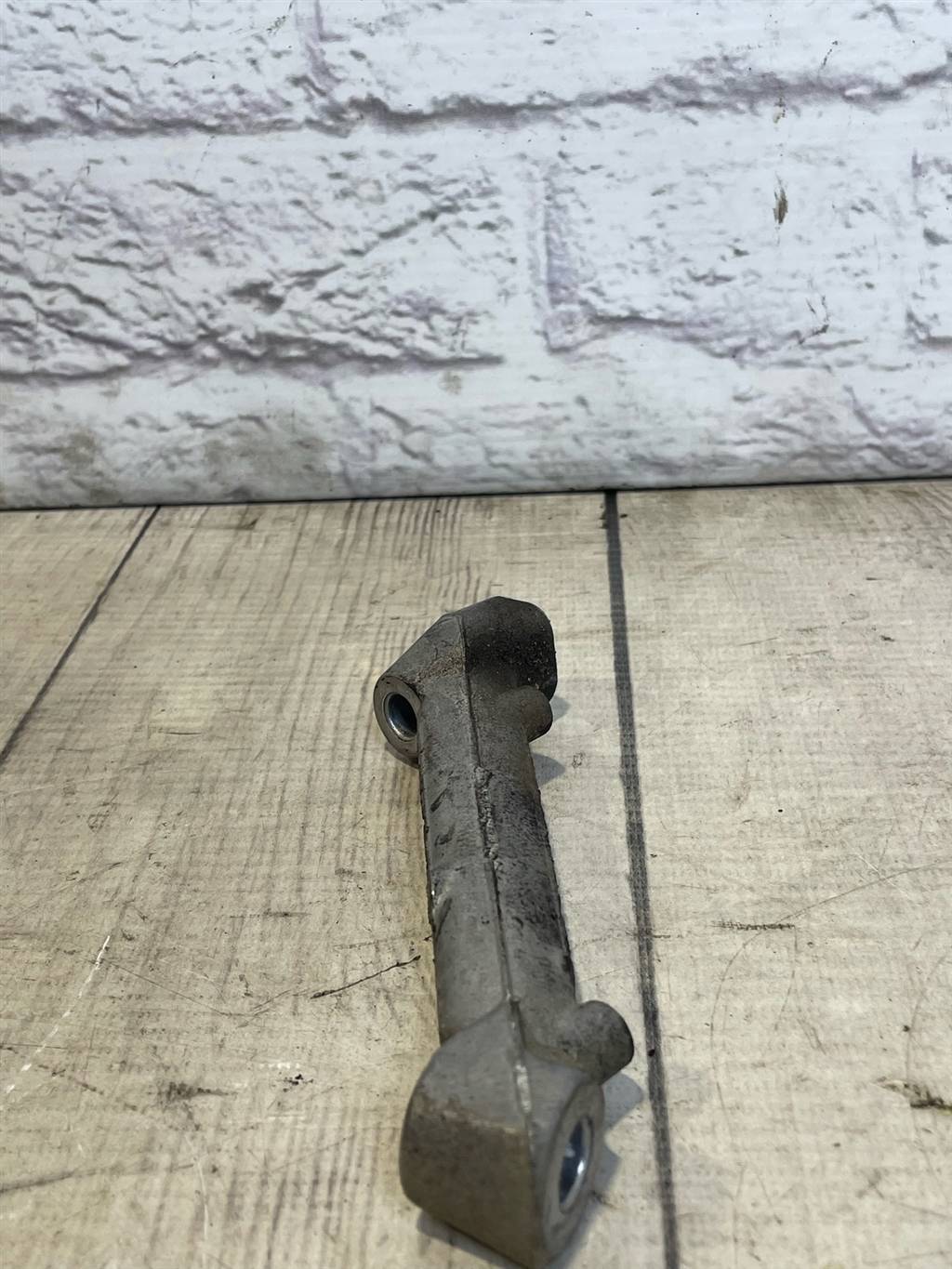 Audi A6 / C6 4F (2004-2011) для Кронштейн