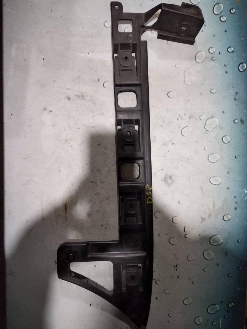 VW Passat B6 (2005-2010) для Направляющая бампера задняя левая