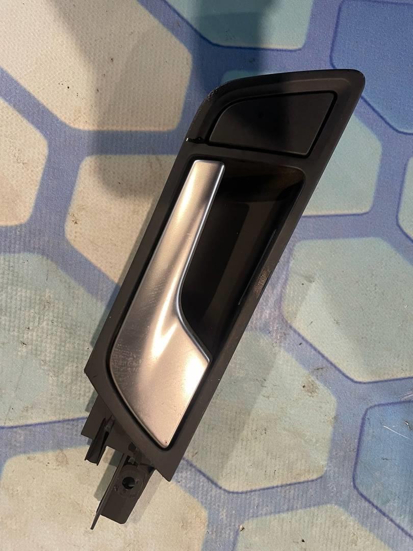 Audi Q5 / 8R (2008-2012) для Ручка двери внутренняя задняя правая