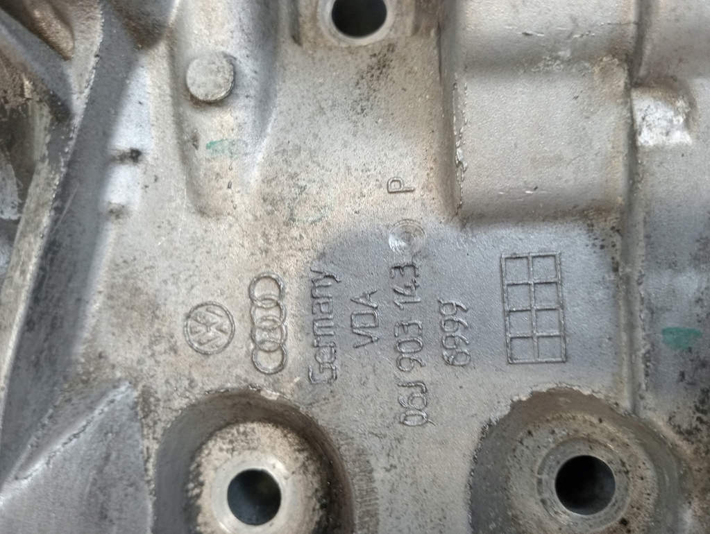 VW Passat B6 (2005-2010) для Кронштейн генератора