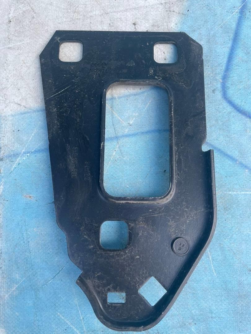 Audi A4 / B8 (2007-2015) для Кронштейн усилителя бампера правый