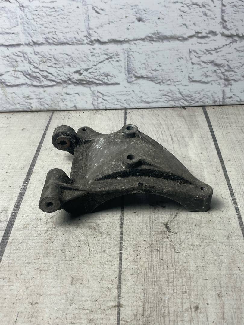 Audi A6 / C5 (1997-2004) для Кронштейн компрессора климата