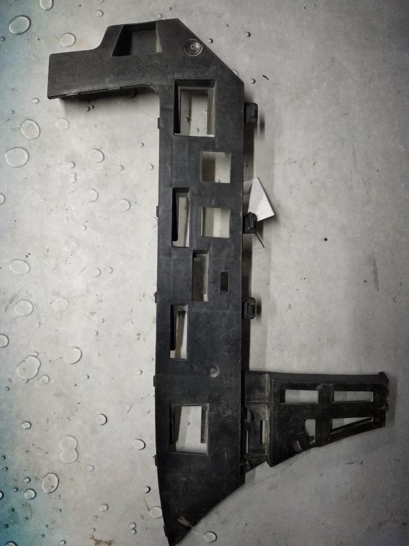 VW Passat B6 (2005-2010) для Направляющая бампера задняя левая