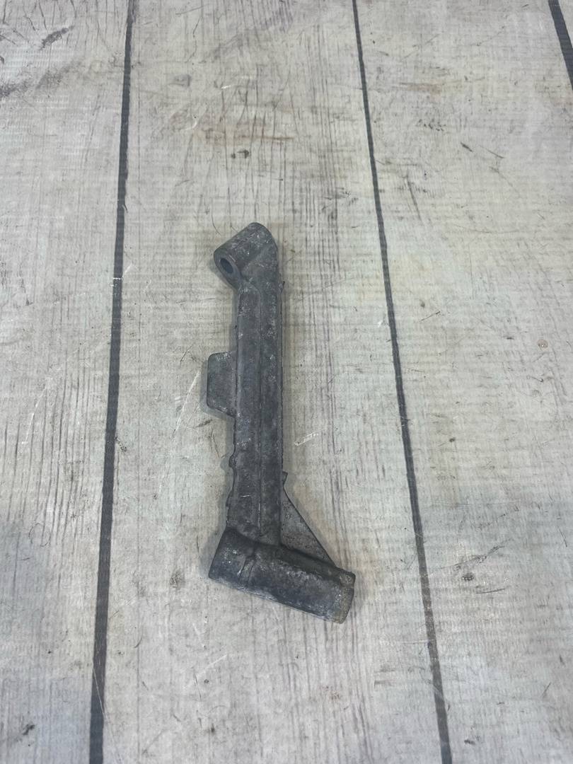 VW Passat B6 (2005-2010) для Кронштейн (сопут. товар)