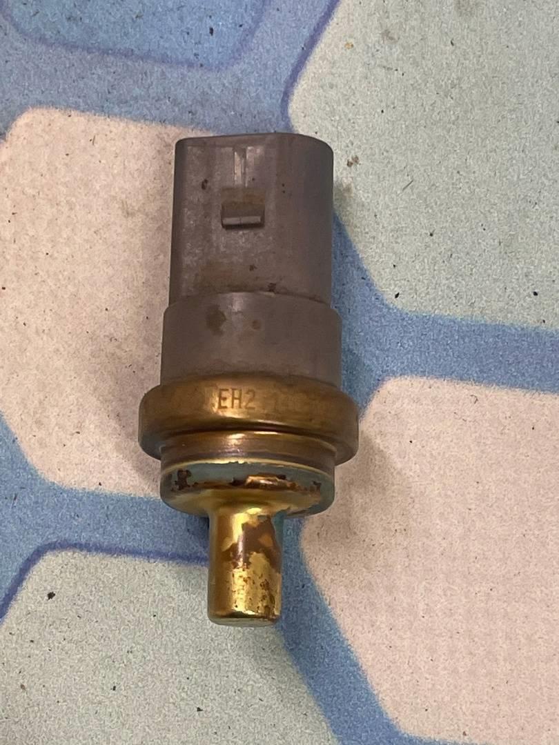 VW Tiguan 1 (2007-2011) для Датчик температуры охлаждающей жидкости