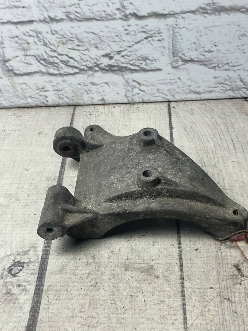 Audi A6 / C5 (1997-2004) для Кронштейн компрессора климата