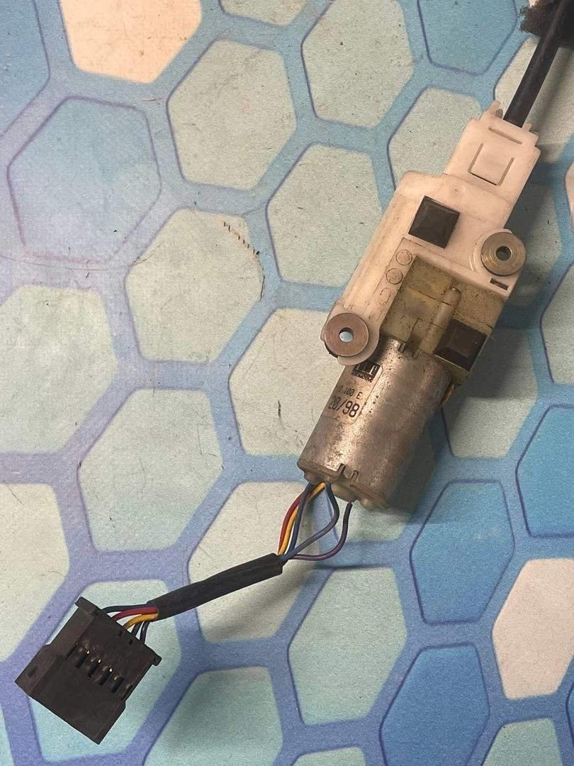 Audi A8 / D2 / 4D (1994-1998) для Преднатяжитель ремня безопасности