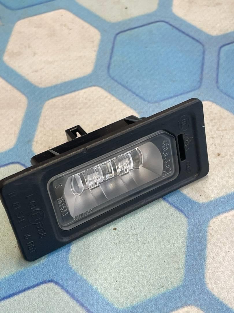 Audi Q5 / 8R (2008-2012) для Плафон освещения багажника