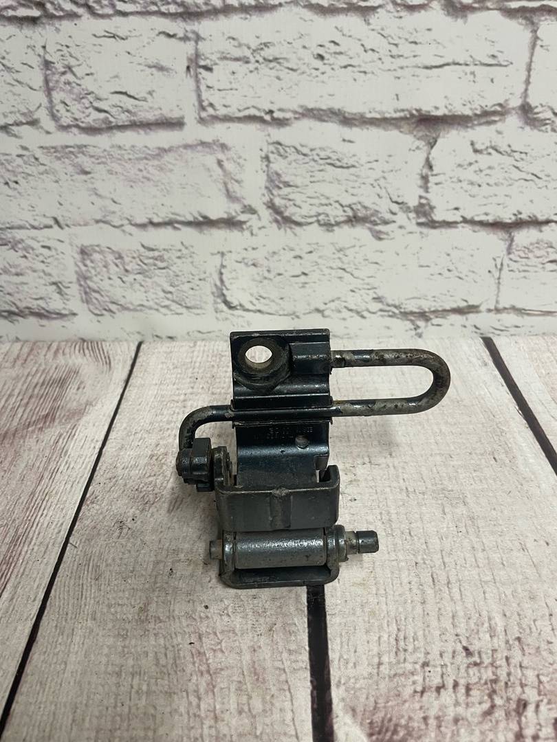 VW Touareg 1 (2002-2007) для Петля двери нижняя задняя левая