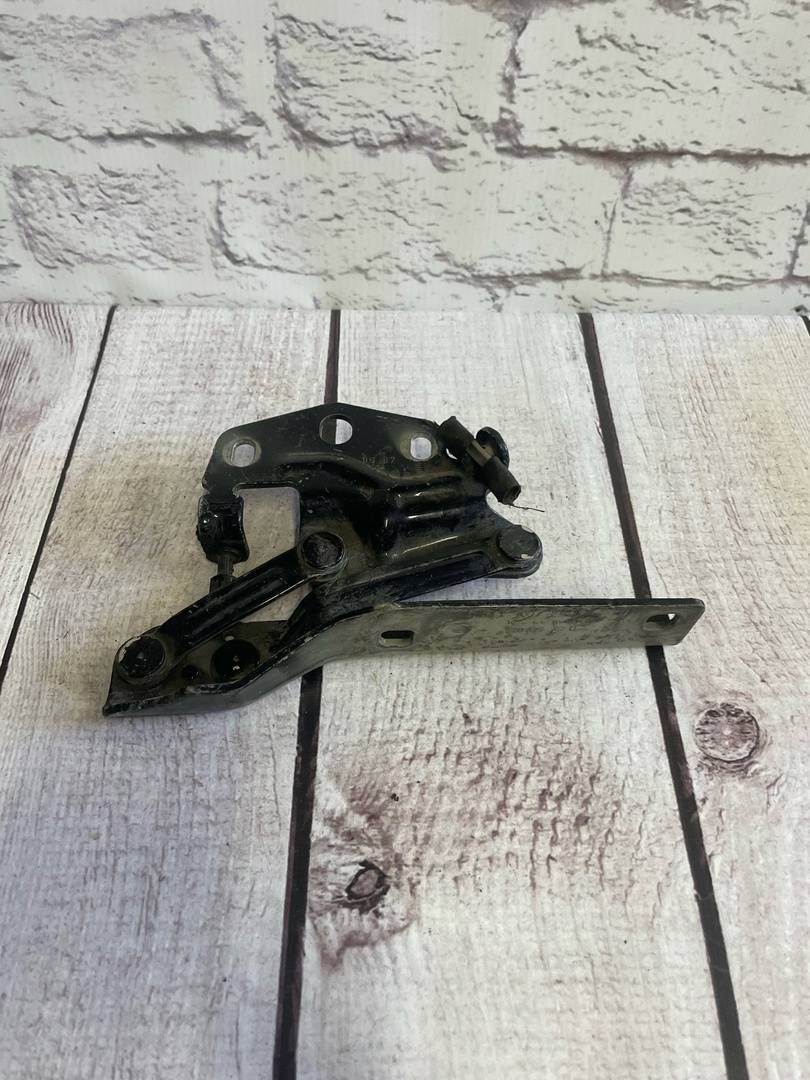 VW Passat B6 (2005-2010) для Петля капота правая