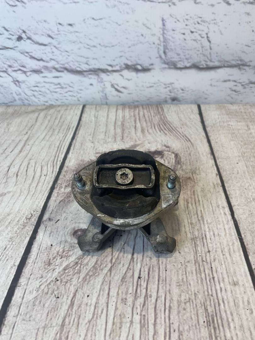 Audi A4 / B7 (2005-2007) для Кронштейн кпп