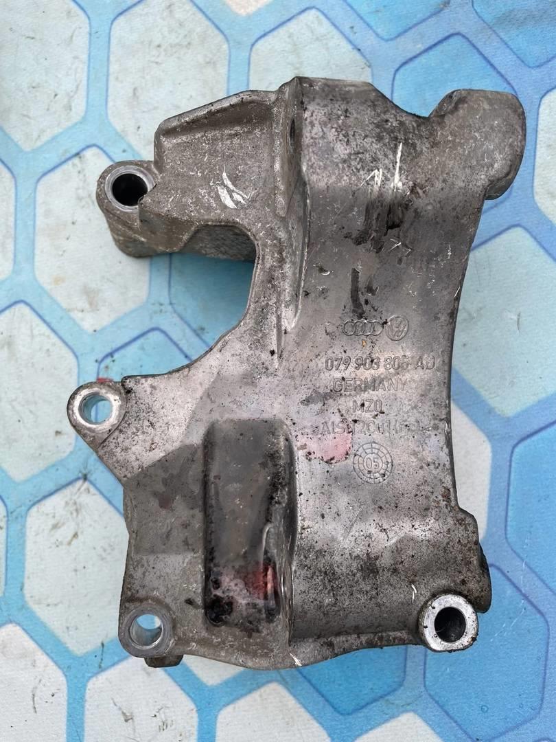 Audi A8 / D4 / 4E (2003-2010) для Кронштейн генератора