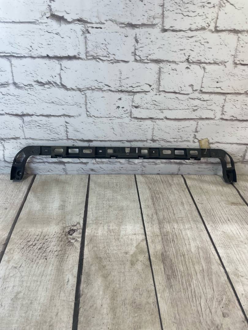 VW Passat B6 (2005-2010) для Направляющая бампера задняя левая