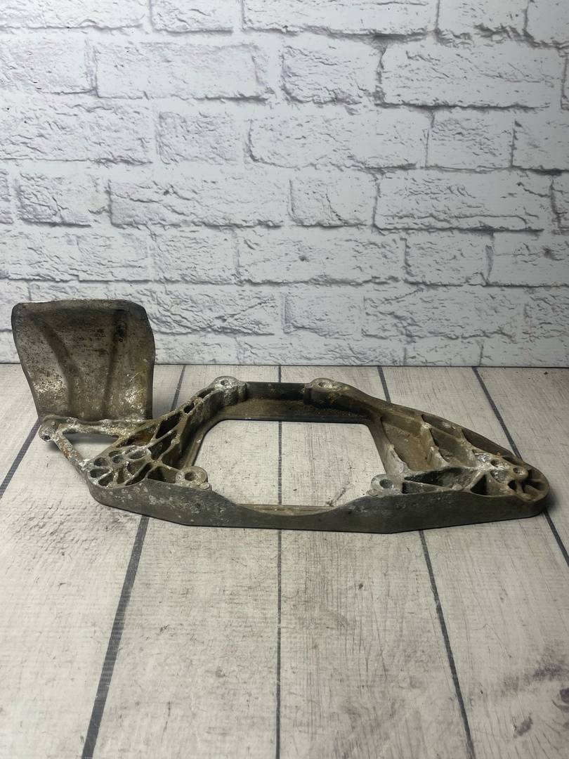 Audi Q5 / 8R (2008-2012) для Кронштейн редуктора