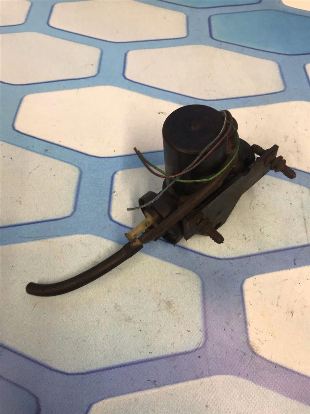 Audi A8 / D2 / 4D (1994-1998) для Моторчик круиз-контроля