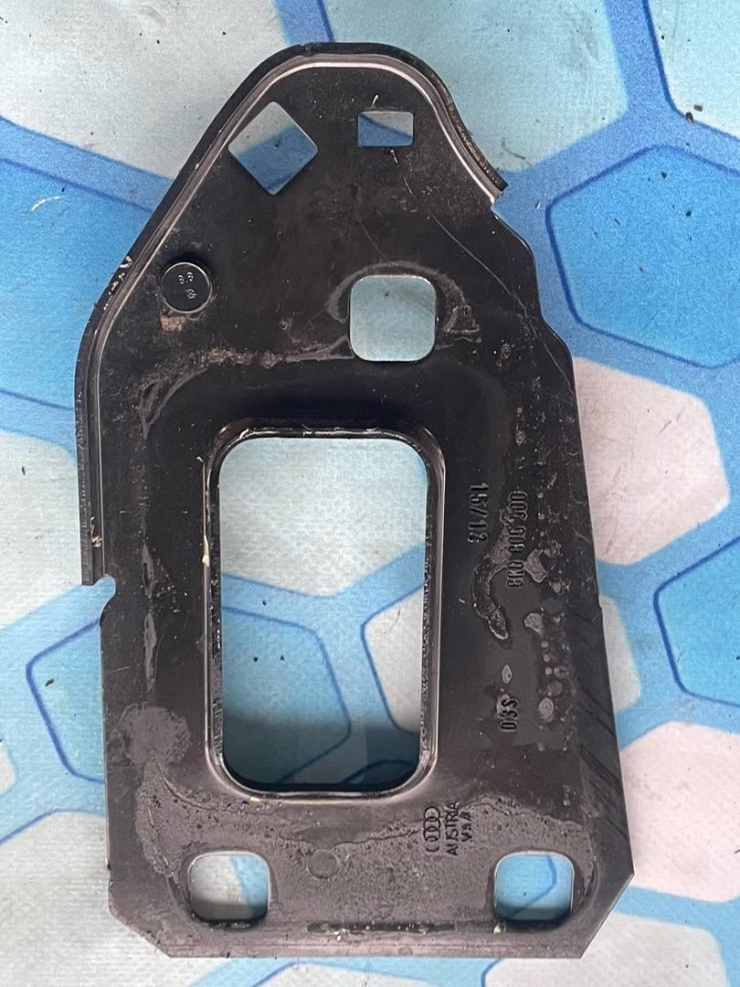 Audi A4 / B8 (2007-2015) для Кронштейн усилителя бампера правый