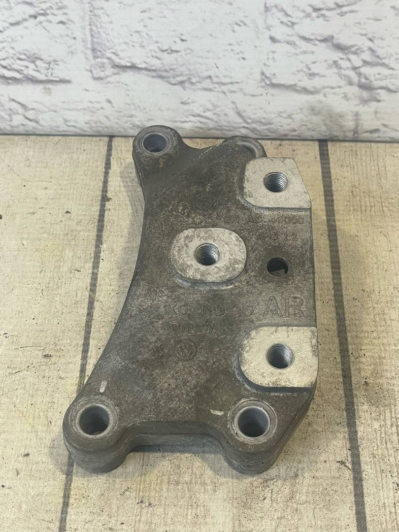 VW Jetta (2006-2011) для Кронштейн АКПП левый