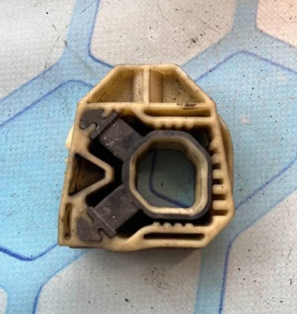 Audi A1 (2010-) для Кронштейн крепления радиатора