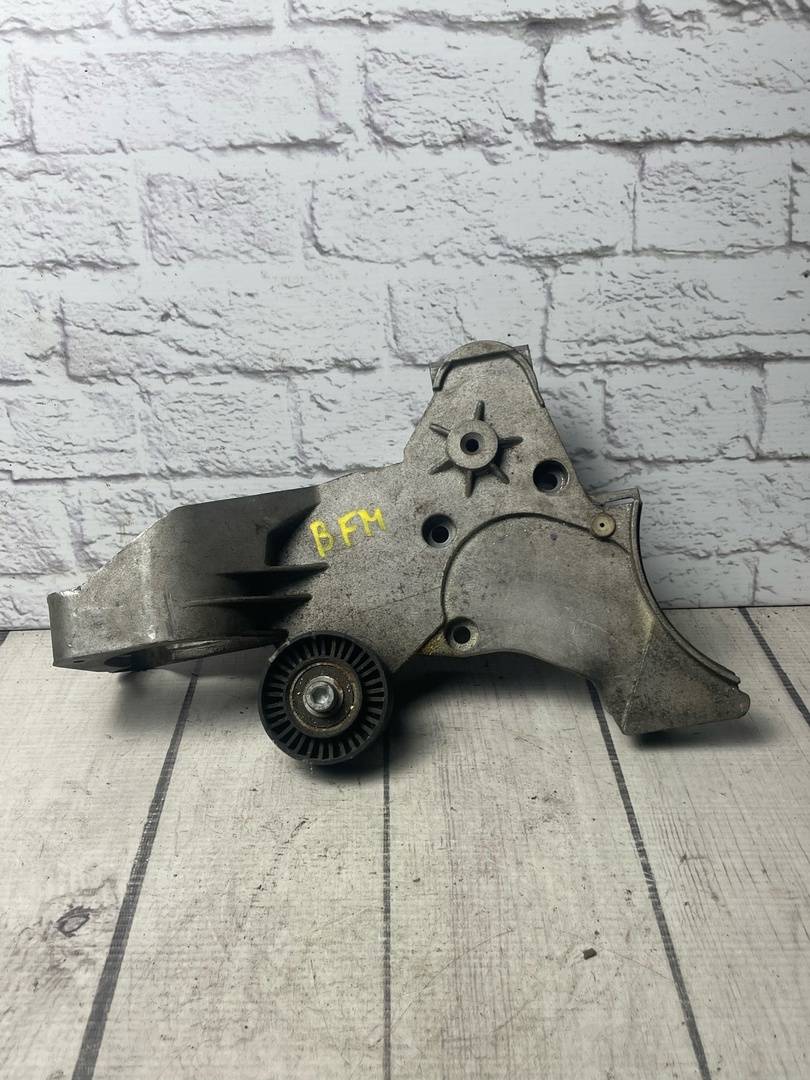 Audi A8 / D4 / 4E (2003-2010) для Кронштейн