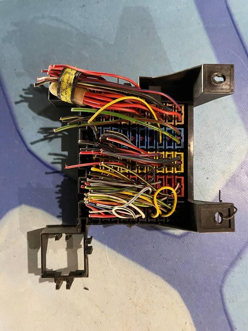 Audi A8 / D2 / 4D (1994-1998) для Блок предохранителей 