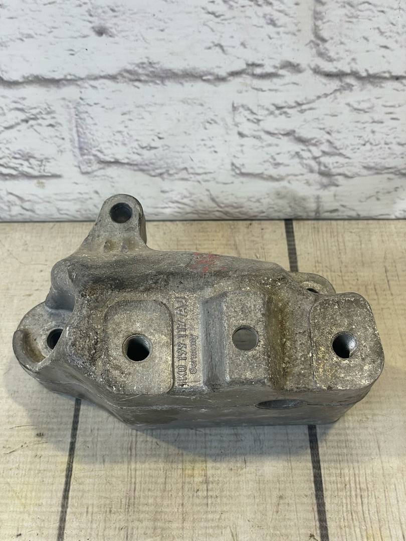 VW Golf VII (2012-2017) для Кронштейн КПП левый