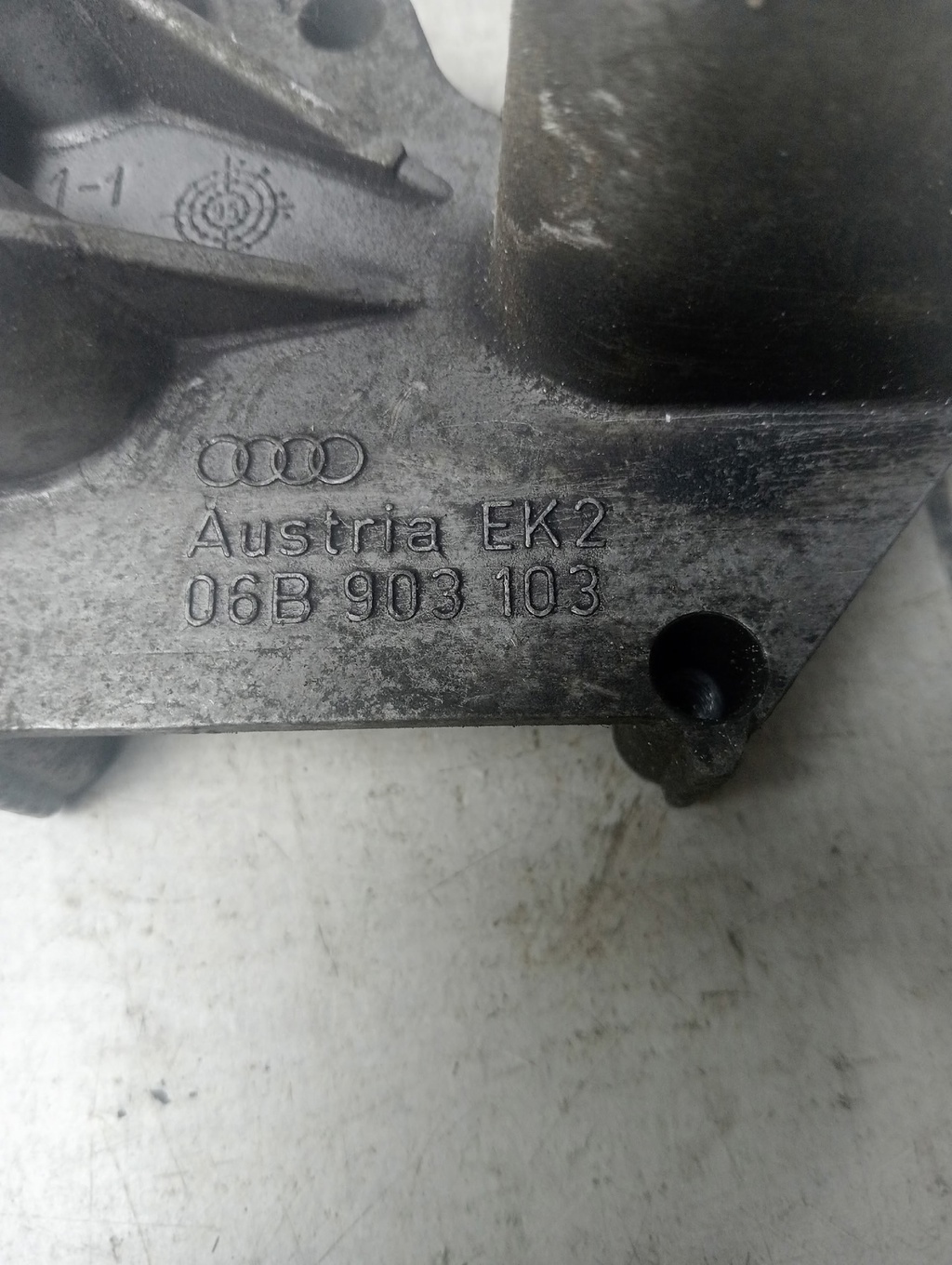 VW Passat B5 (1996-2000) для Кронштейн (сопут. товар)