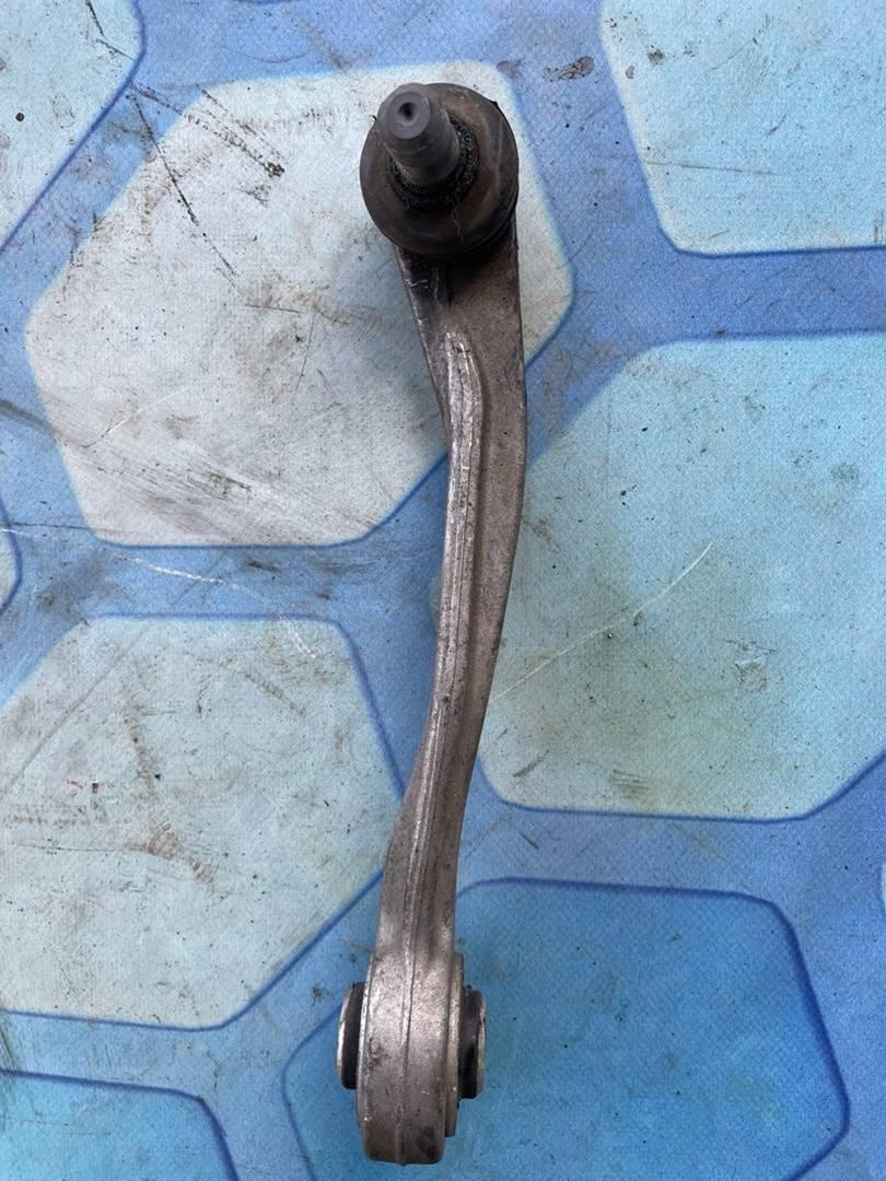 Audi A4 / B8 (2007-2015) для рычаг передний верхний левый