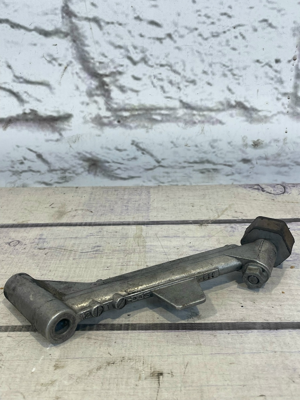 VW Passat CC (2008-) для Кронштейн (сопут. товар)