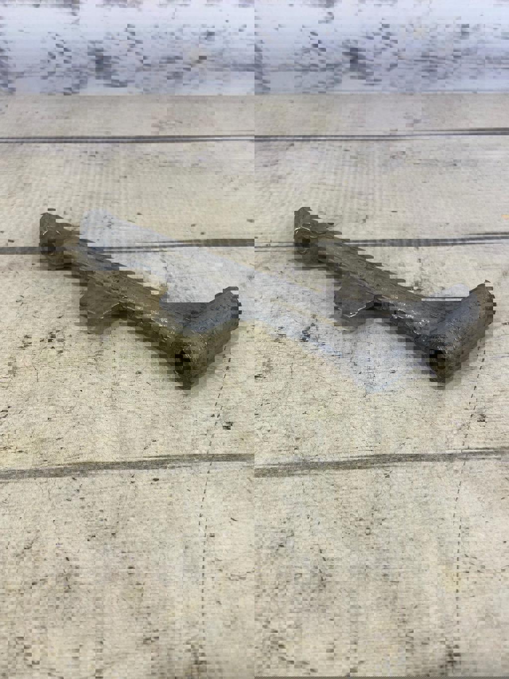 VW Passat CC (2008-) для Кронштейн (сопут. товар)