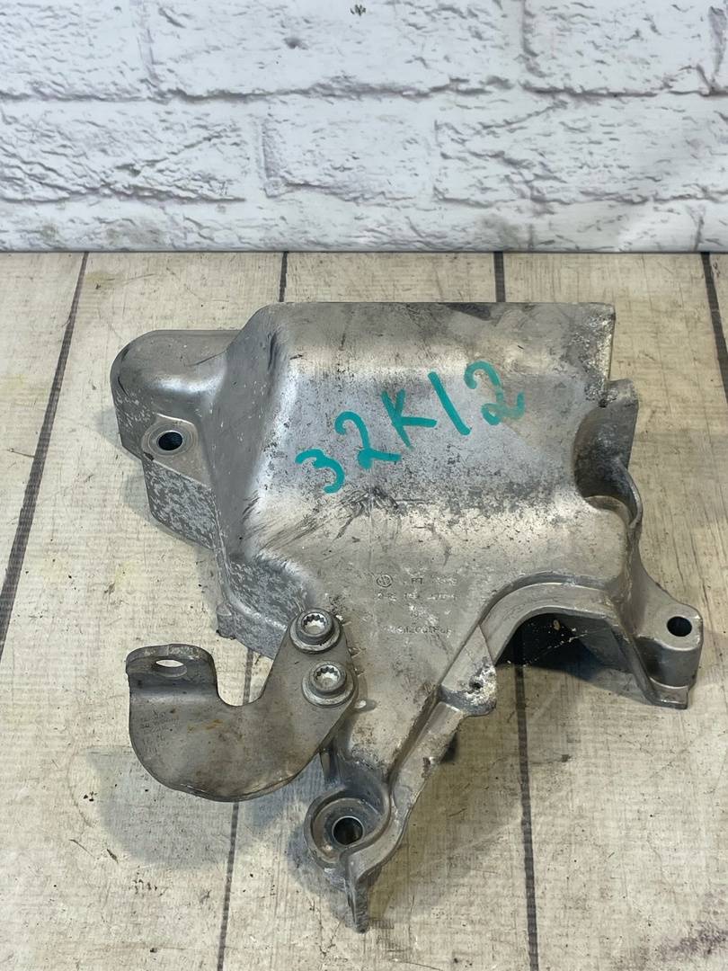 Audi A3 III / 8V (2013-2016)  для Кронштейн опора двигателя