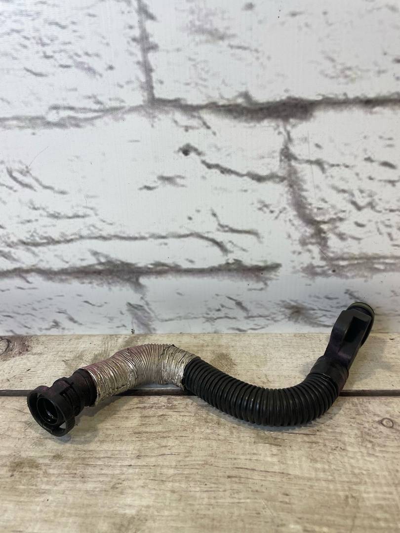 VW Passat CC (2008-) для Патрубок вентиляции картерных газов