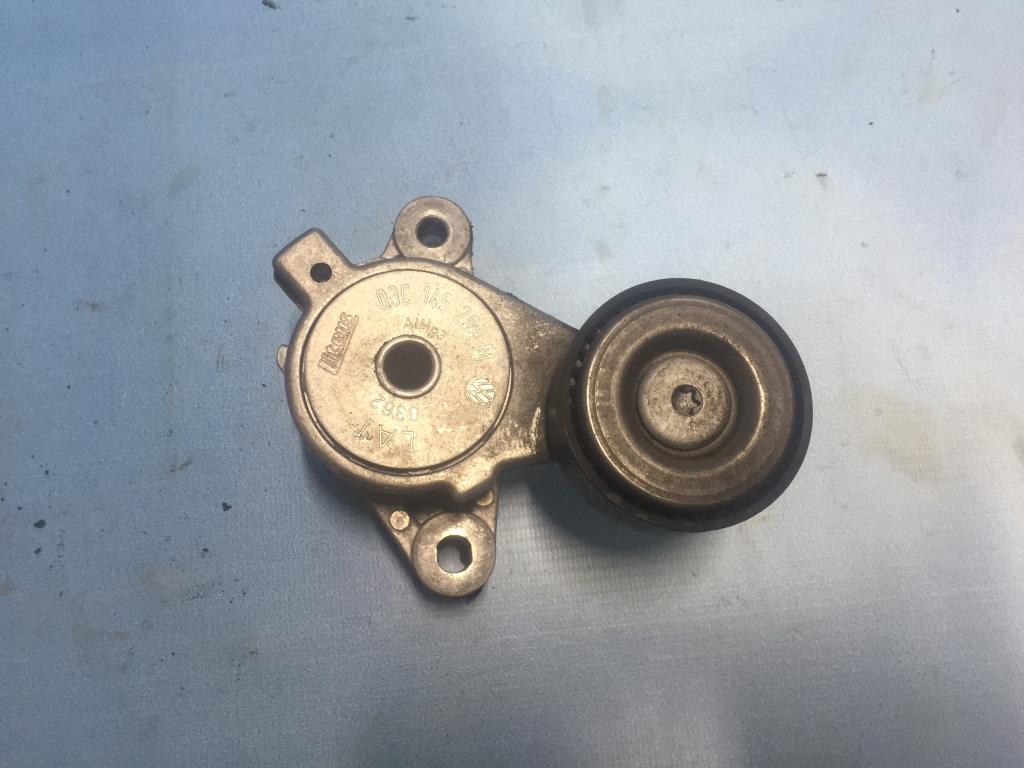 VW Jetta (2006-2011) для Ролик натяжителя ремня