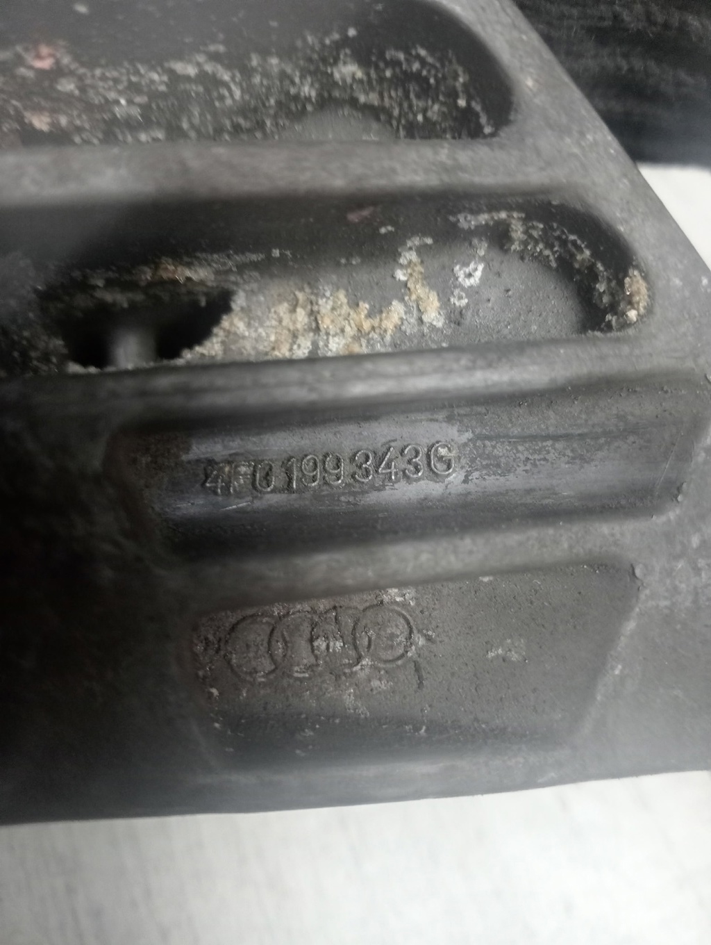 Audi A6 / C6 4F (2004-2011) для Кронштейн двигателя