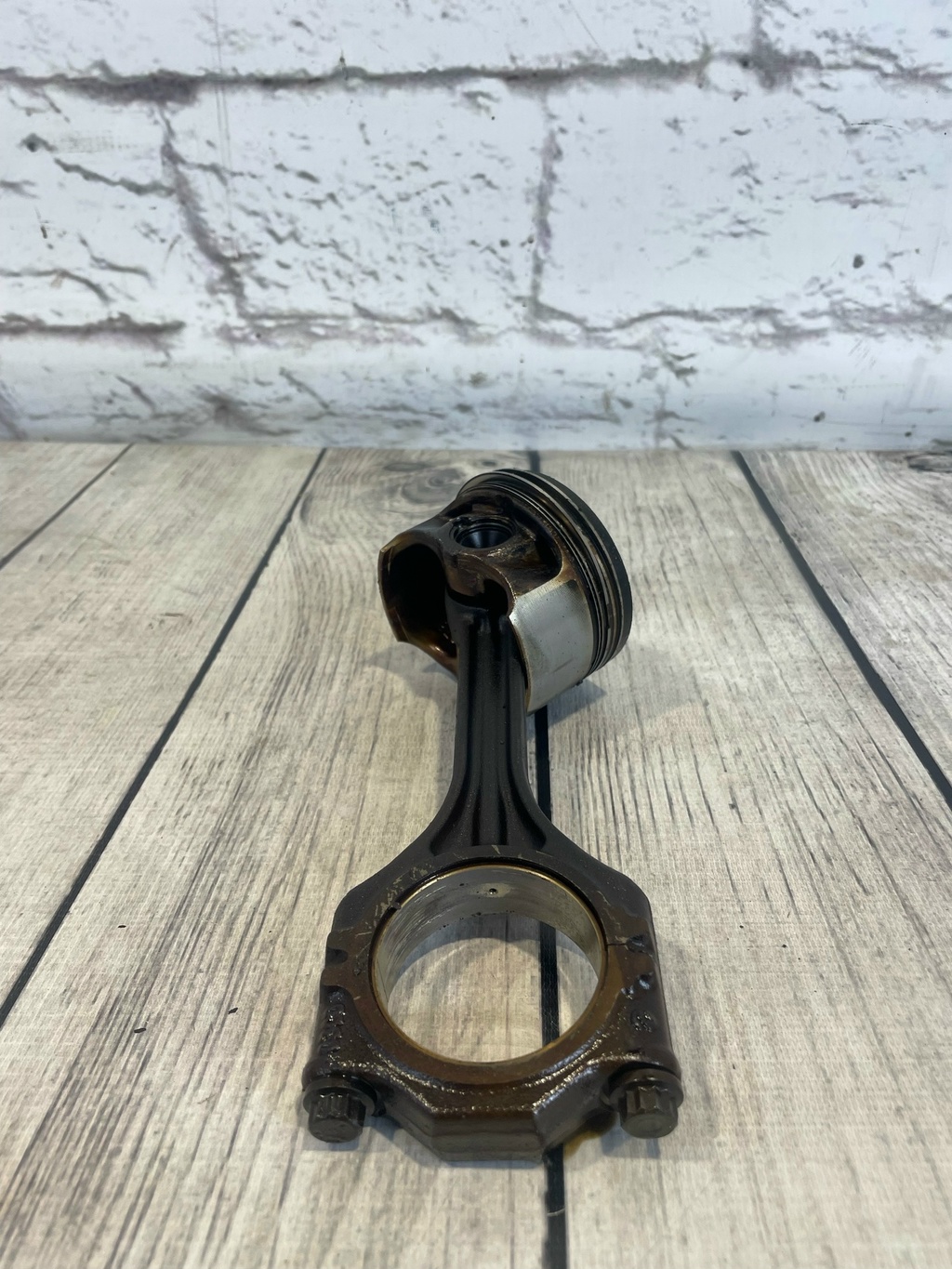 VW Passat B6 (2005-2010) для Поршень в сборе с шатуном