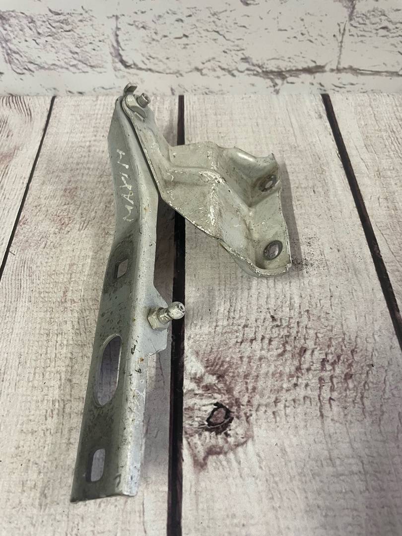 Audi A8 / D2 / 4D (1994-1998) для Петля капота правая