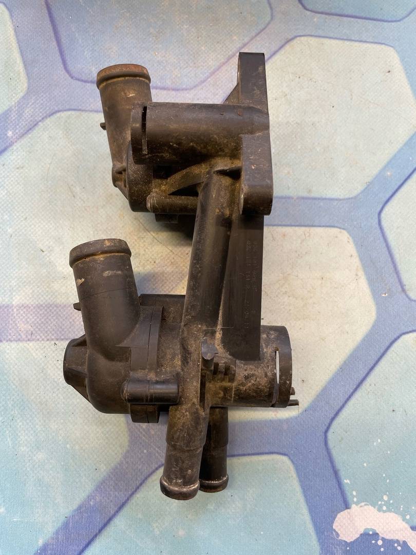 VW Tiguan 1 рест (2011-2016) для Корпус термостата