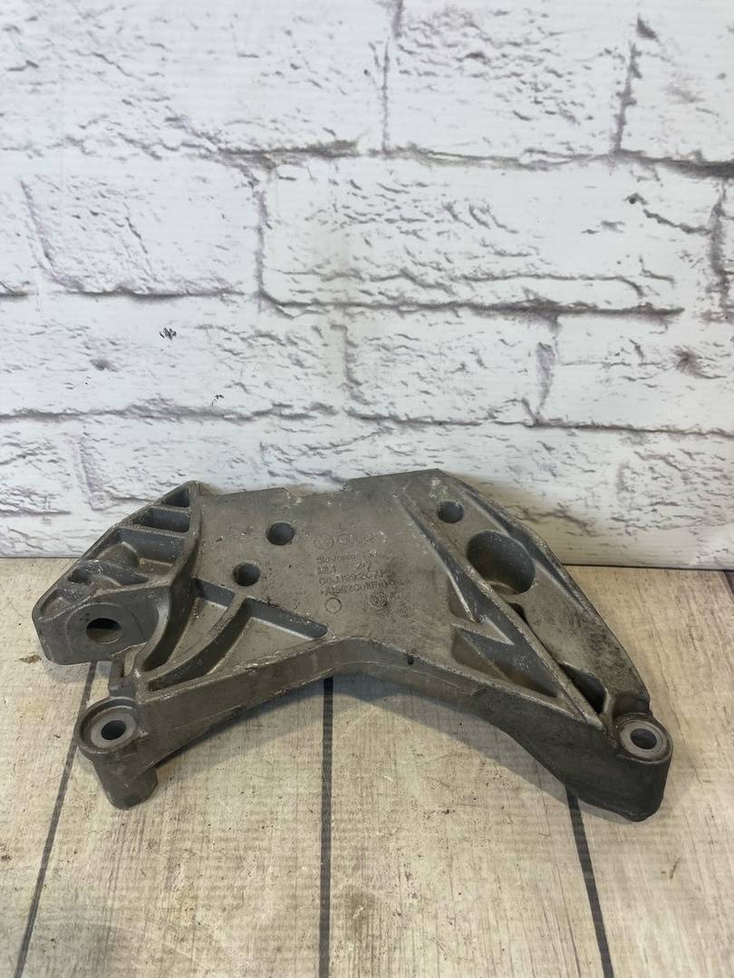 VW Passat CC (2008-) для Кронштейн опоры двигателя